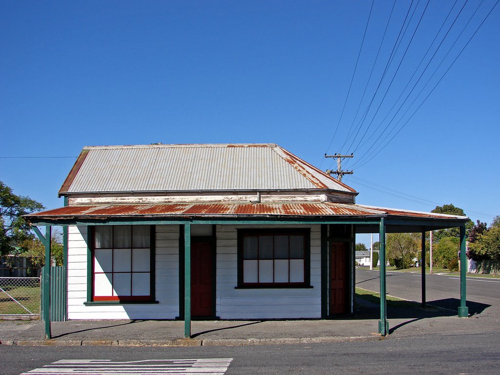 Closed Corner Shop