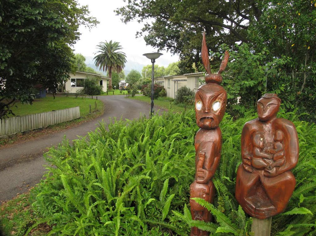 Maori carvings at Te Aroha Holiday Park