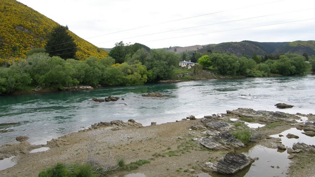 Clutha River near Beaumont, NZ