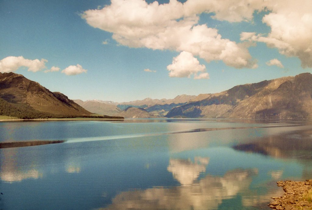 Beautiful lake Hawea, NZ
