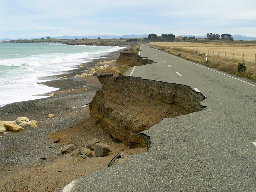 Beach Road heading south from Oamaru - Hurry up, Zealand is getting smaller