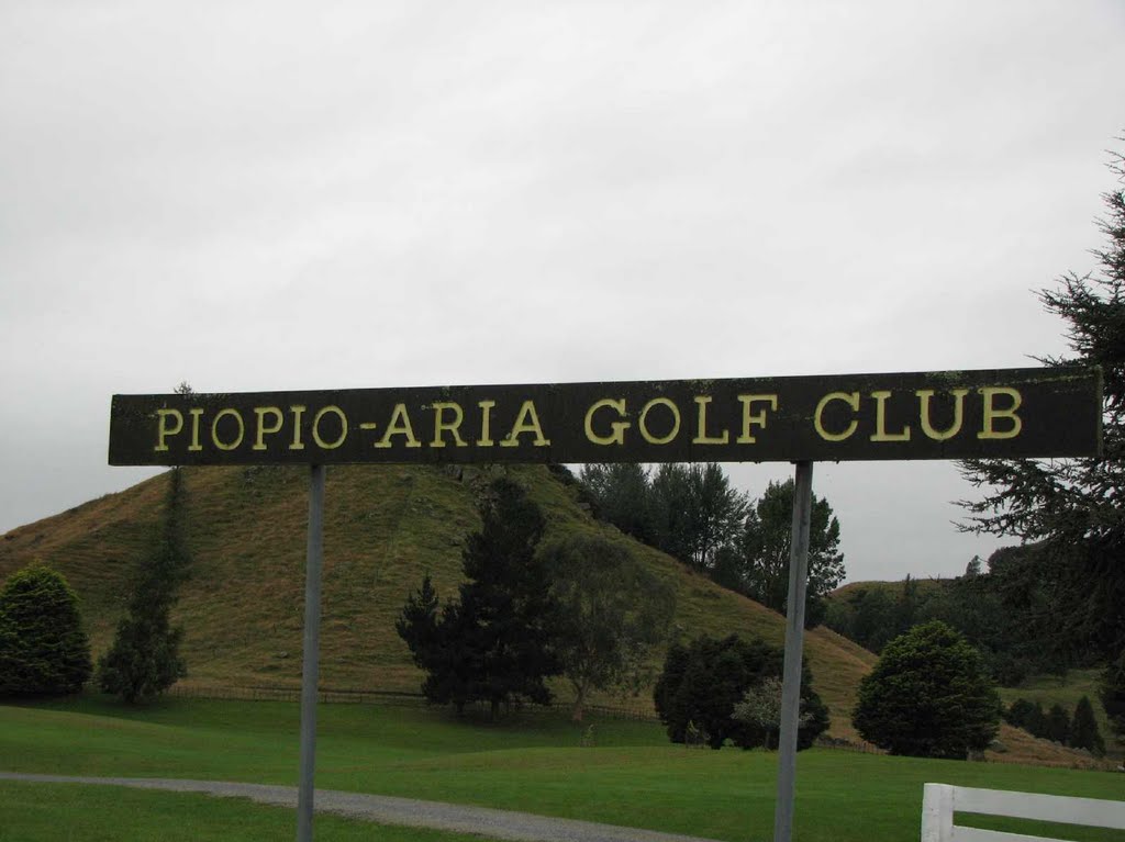 Piopio golf course entrance
