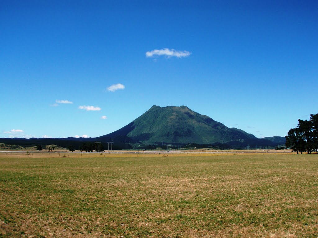 Putauaki (Mount Edgecumbe)